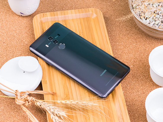 科客晚報：一加全面屏真機照曝光，iPhone X預購5小時銷量達550萬