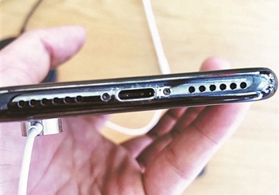 iPhone X深陷“掉漆門” 蘋果工作人員態度明確：不保修
