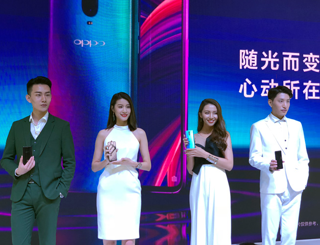 OPPO R17 Pro凝光綠新色現身天翼展 拍照有新驚喜