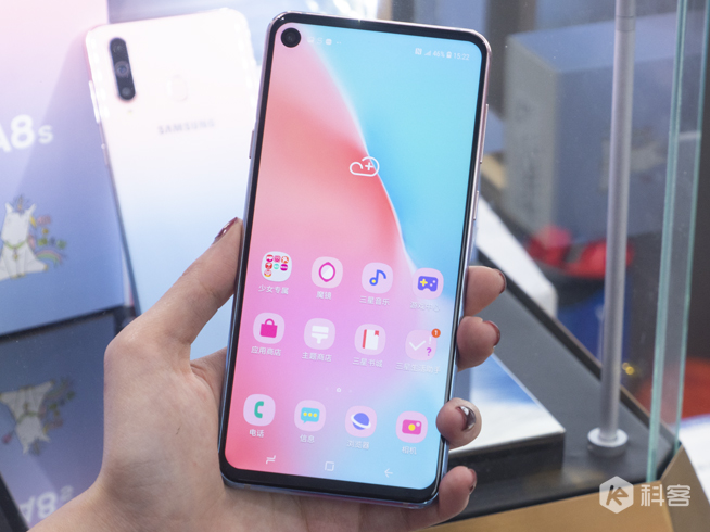 三星Galaxy A8s獨角精靈版圖賞：全新少女心漸變色 情人節專屬禮物