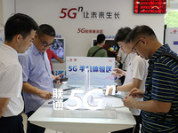 5G走進(jìn)市民生活！聯(lián)通營業(yè)廳同步首銷國內(nèi)首款5G雙模手機(jī)