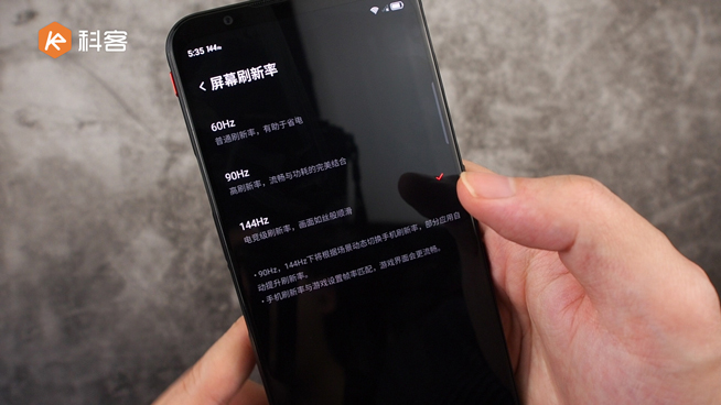 紅魔5G游戲手機上手:144Hz超競屏行業最佳 用它吃雞把把穩
