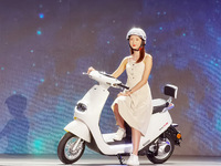 破解電動車行業難題！雅迪冠能系列新品發布，充電一次跑122公里