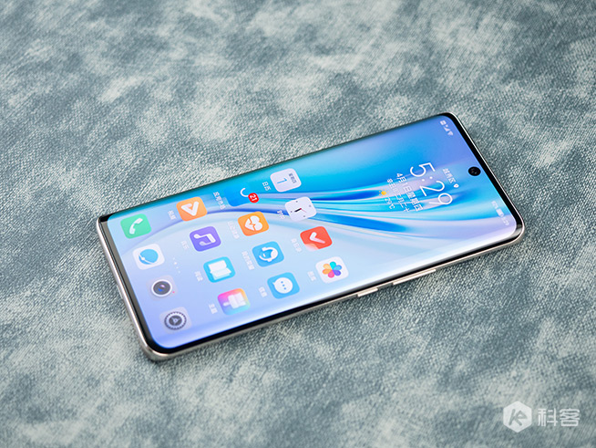 榮耀V40輕奢版評測：讓5G手機更快、更輕、更美