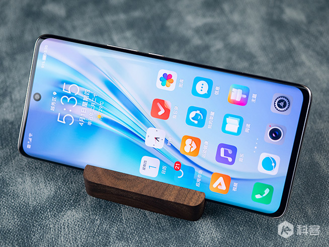 榮耀V40輕奢版評測：讓5G手機更快、更輕、更美