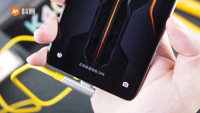 Redmi K40游戲版上手：1999元起降維打擊！游戲?qū)崪y(cè)表現(xiàn)如何？