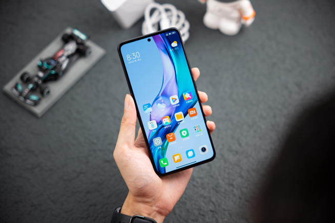 Redmi K50至尊版上手體驗(yàn)：到底至尊在哪？2999元起繼續(xù)焊門！