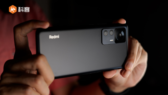 Redmi K50至尊版上手體驗(yàn)：到底至尊在哪？2999元起繼續(xù)焊門！