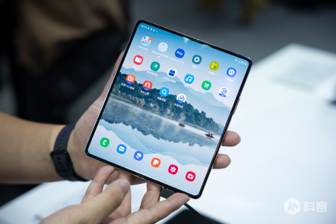 細節升級更輕盈！三星Galaxy Z Fold4/Flip4現場上手