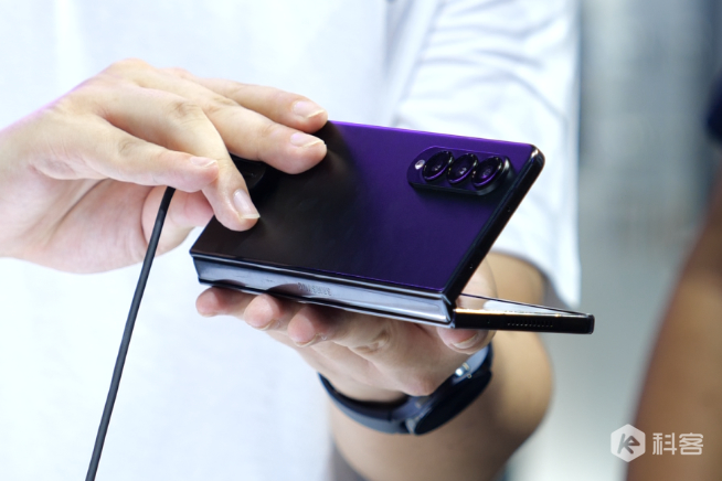 細節升級更輕盈！三星Galaxy Z Fold4/Flip4現場上手