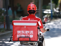 京東外賣組合拳繼續(xù)：每日餐補(bǔ)上線！騎手不僅買社保還能當(dāng)快遞員？