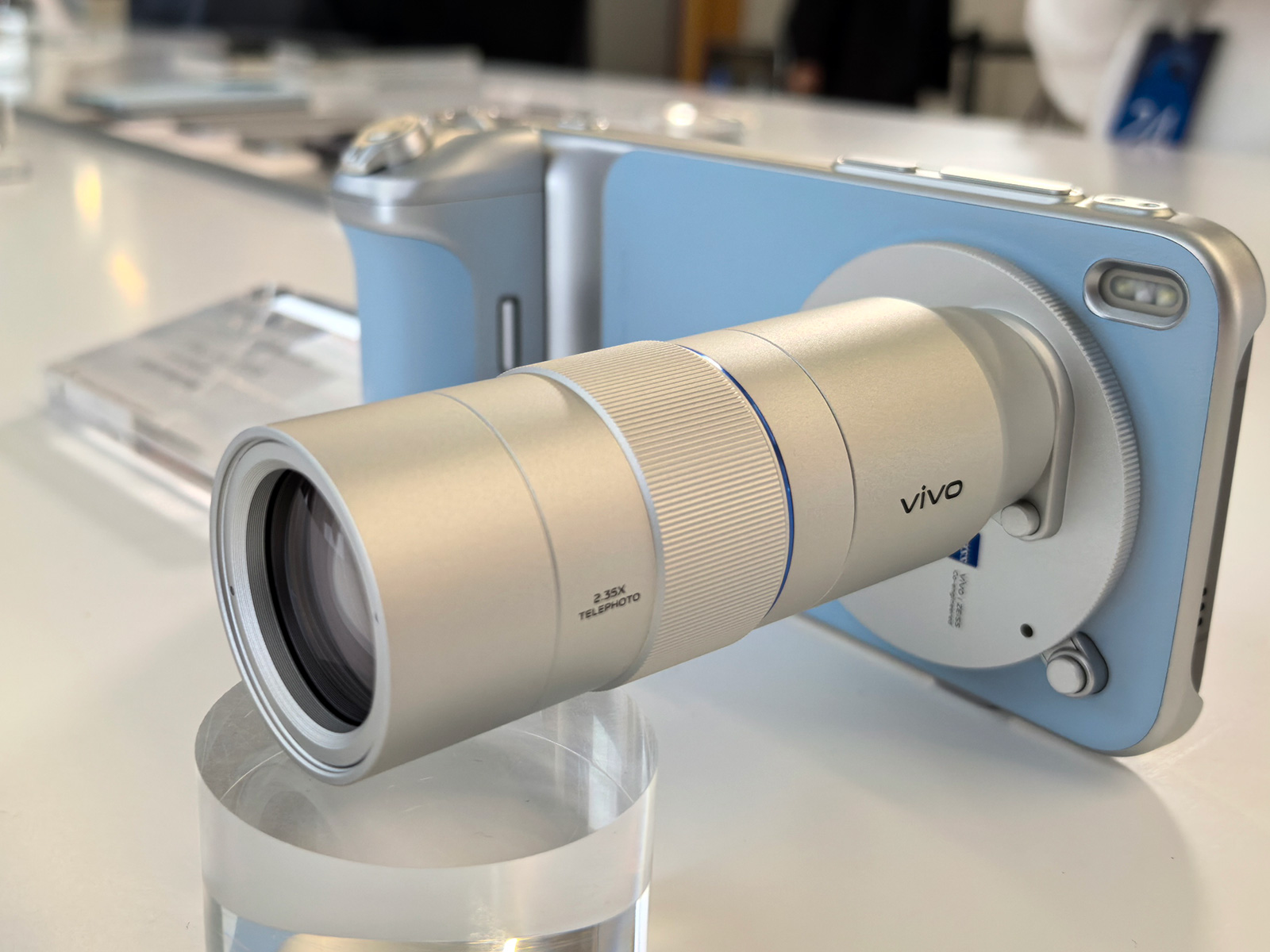 vivo X300系列持續引領2億像素影像，藍廠干了件很酷的事