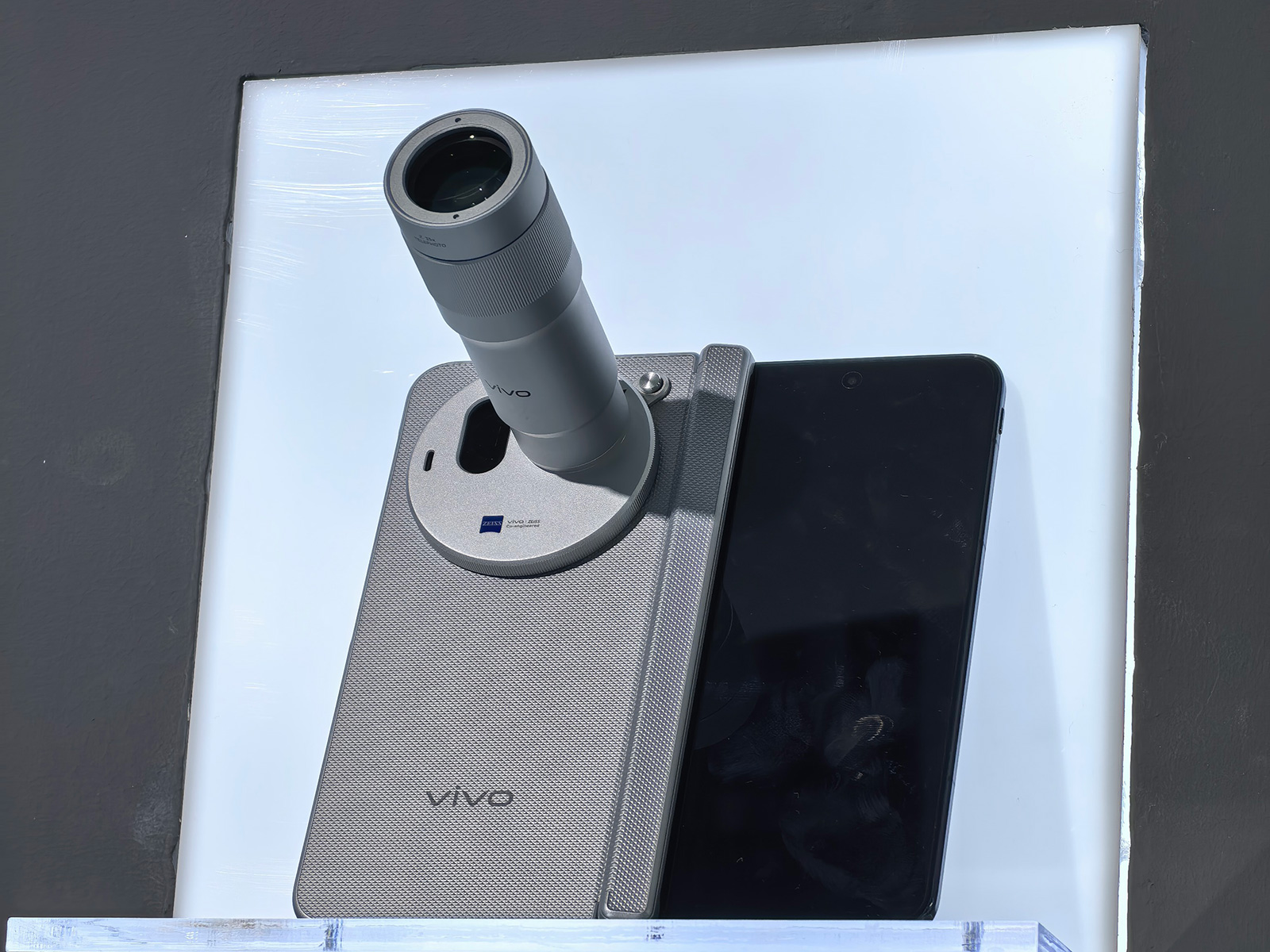 今年最便宜大折疊！vivo X Fold6發(fā)布：蔡司小微單+PC級(jí)多任務(wù)